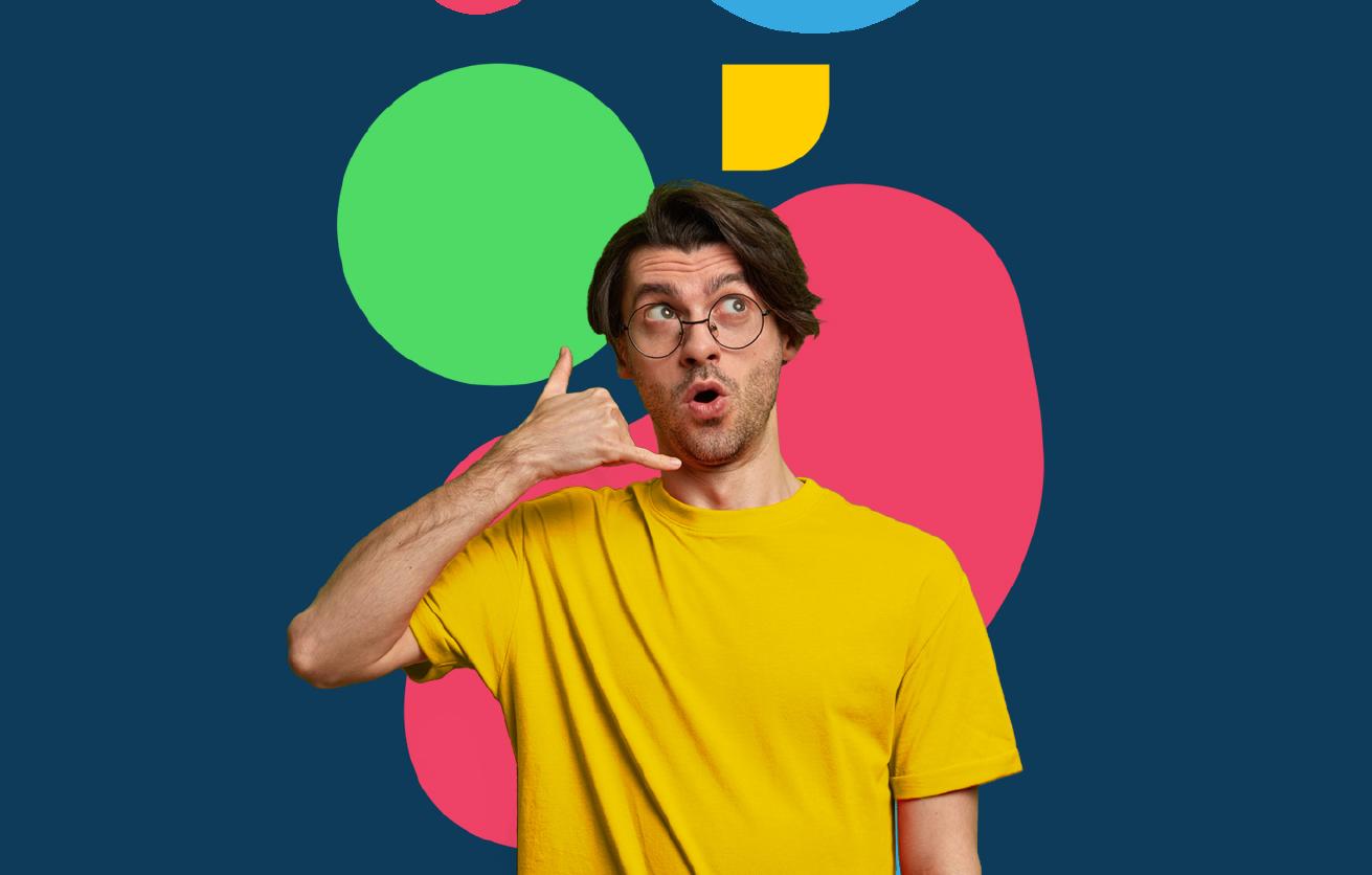 Mężczyzna pokazujący znak telefonu